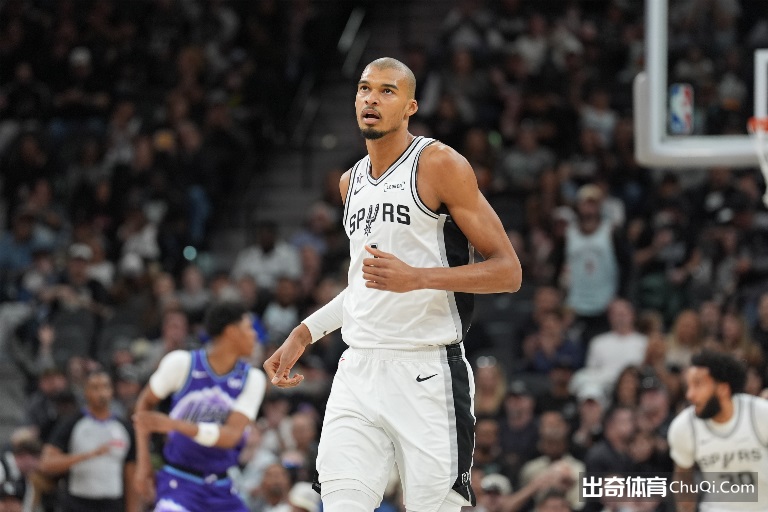 末节格林波,杰联手,分速战鹈鹕,NBA比分直播,NBA实时比分,NBA比赛直播,NBA赛事数据,篮球赛事比分