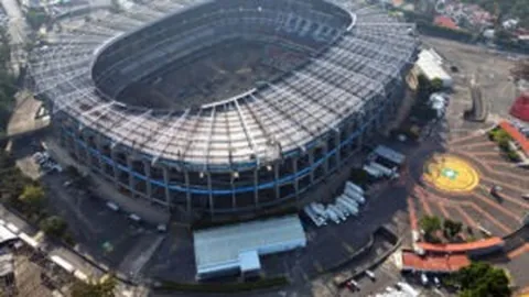 “深切哀悼！戴琳急速捐资五千，挽救球迷生命于危难，昔日争议此刻尽消！”