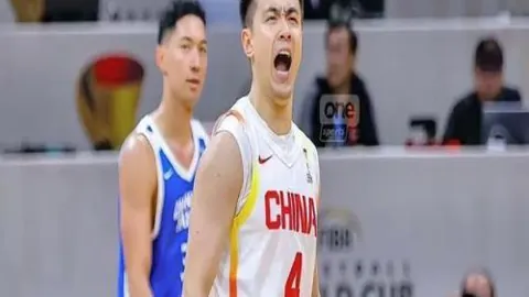 胡明轩惊艳表现，底角神投助威，11投5中&三分8投4中，砍下15分4篮板5助攻，正负值高达+11。